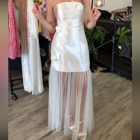 Elegant White Strapless Dress with detachable underskirt - Picture 10 of 10